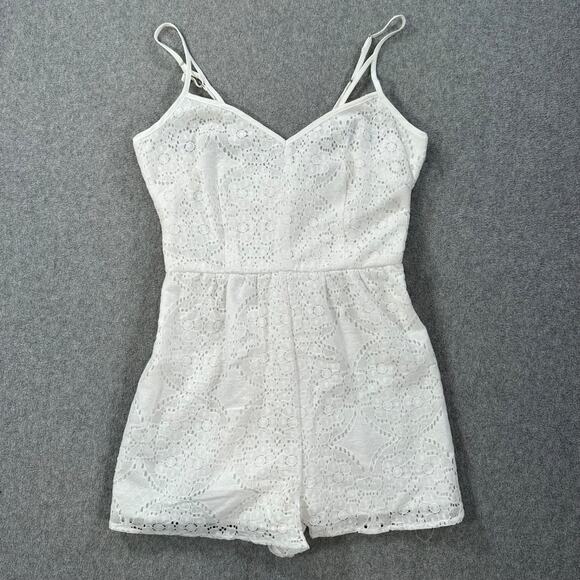 BCBGeneration White Lace Romper Size XXS Spaghetti Strap V-Neck Shorts New - Picture 1 of 9